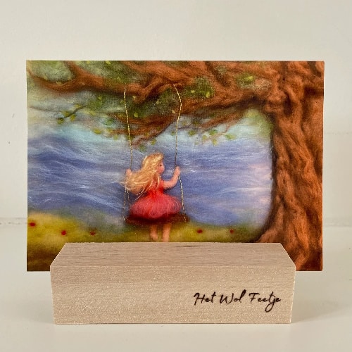 Ansichtkaart Op de schommel - Het Wol Feetje